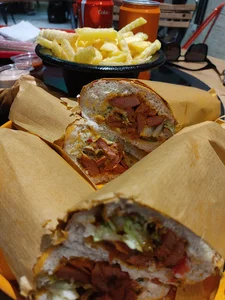 ساندویچ و برگ باگت