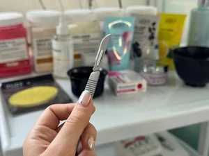 خدمات درماپلنینگ vip با اصلاح ابروی رایگان 5