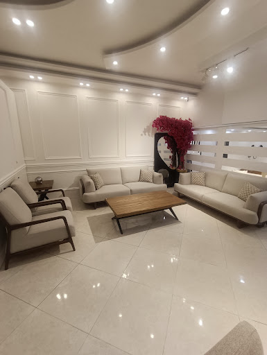 اراک خ دکترحسابی روبروی کوچه بنفشه فروشگاه آنتیک