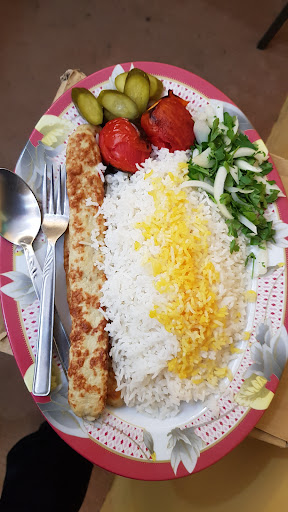غذای بیرون بر دیگ دیگ
