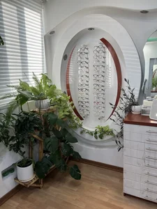 کلینیک اپتومتری نادری 4