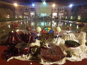 رستوران سنتی باغ صدری