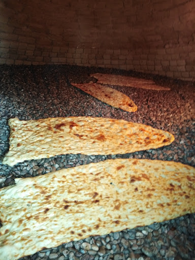 نانوایی سنگکی سنتی فرشادپور