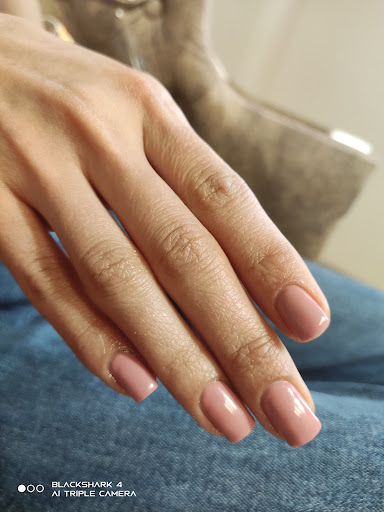 سالن تخصصی ناخن و مژه دیبا