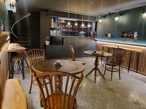 Middle-Earth Cafe
