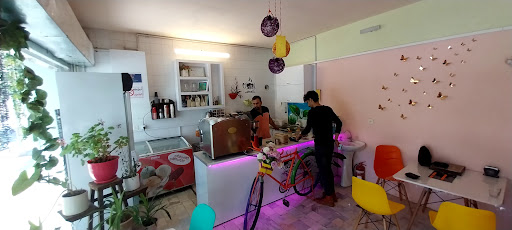 کافی شاپ رنگین کمان