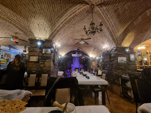 سفره سرای پارسیان