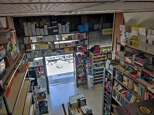 کتابفروشی و لوازم التحریر مشاهیر(کتاب مشاهیر)