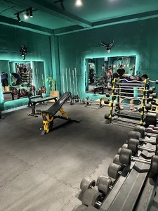 باشگاه بدنسازی شاهین gym