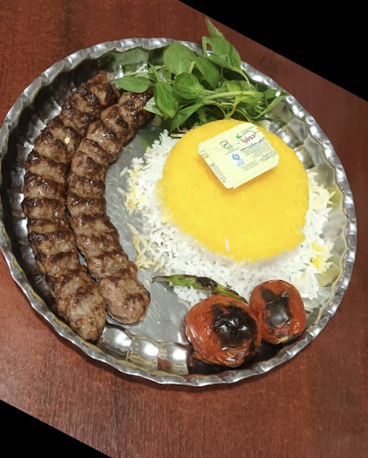 تهیه غذای کباب چی