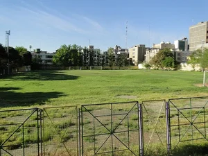 زمین چمن طبیعی دبیرستان ماندگار البرز