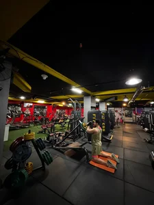 باشگاه بدنسازی انرژی کلاب 3