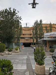 درب غربی کتابخانه ملی ایرانی