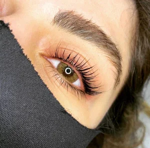 خدمات زیبایی صورت کاشت مژه محدثه 3