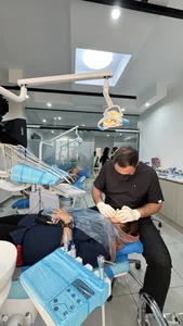 کلینیک دندانپزشکی ایران ایمپلنت 2