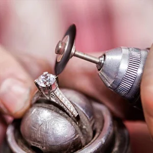 طراح جواهرات