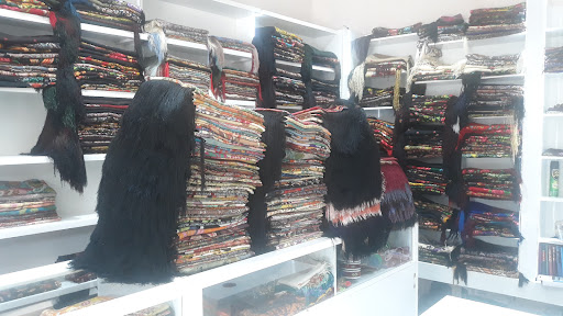 قماش شهرام، مرکز خرید و فروش روسری سنتی ترکمنی