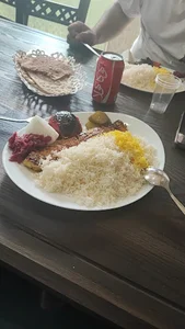 رستوران من و زر بانو