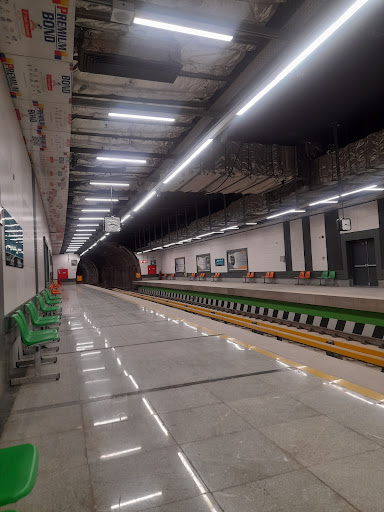 ایستگاه مترو طالقانی