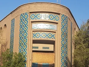پشت دانشگاه ادبیات ساختمان نیمه کاره