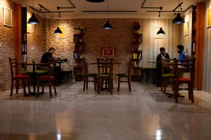 خانه کتاب آدینه