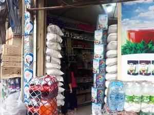 سوپرمارکت حسین و باباش