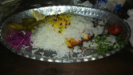 رستوران نصف جهان