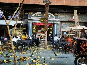 فست فود روکولا نیاوران
