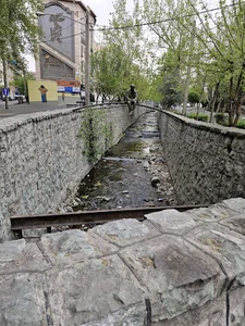 تندیس مرد منتظر
