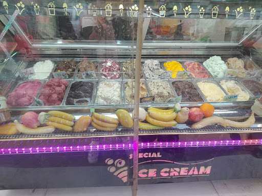 بستنی فروشی سناتور