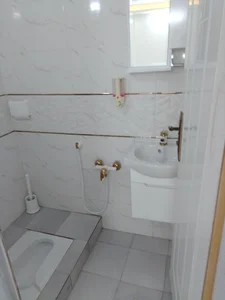 شرکت خدمات نظافتی شاپرک 5