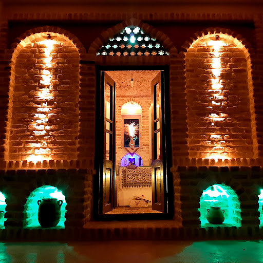 اقامتگاه بومگردی و سفره خانه دا