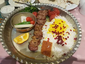 سفره خانه سنتی حنا
