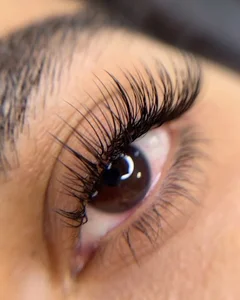 اکستنشن مژه و لیفت لمینت ابرو