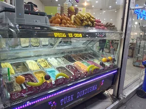 فروشگاه بستنی لبخند