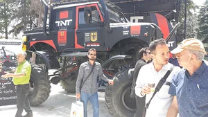 نمایشگاه اتومبیل