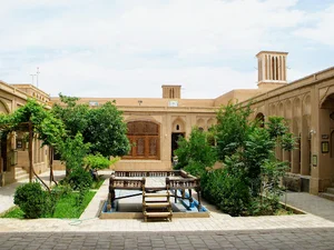 موزه خانه لاری ها