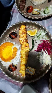 کافه رستوران سرچشمه