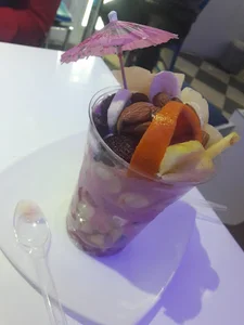 آبمیوه و بستنی شهر یخی