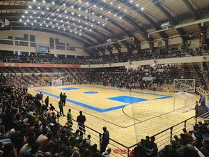 سالن ورزشی شهید پورشریفی 2