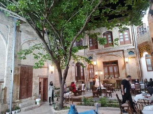 رستوران سنتی عمارت بامگاه 5