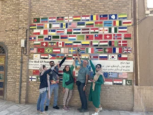 دیوار صلح جهانی شریف اباد اردکان