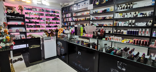 گالری لوازم آرایشی و بهداشتی آوید