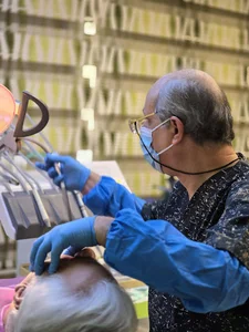 مطب دندانپزشکی دکتر حمید خاک‌نجاتی