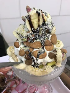 آبمیوه بستنی شبانه روزی خان
