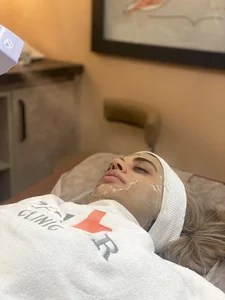 کلینیک زیبایی و دندان پزشکی ژیوار 4