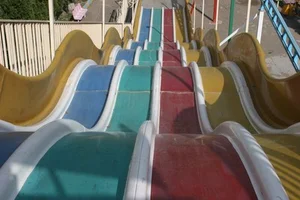 سرسره آبشار شهربازی لاله