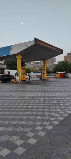 پمپ بنزین احمد آزادوار