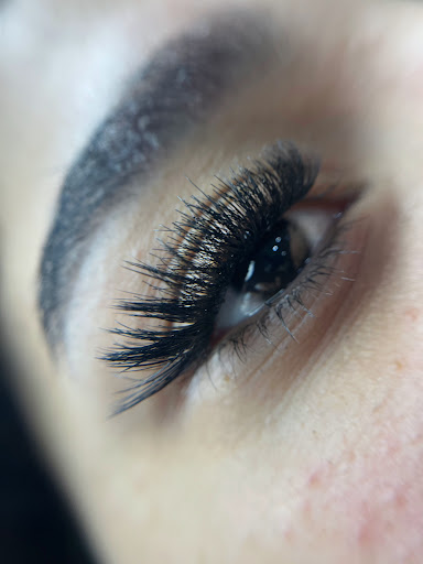 Marjan_eyelash_rzخدمات لیفت و کاشت مژه