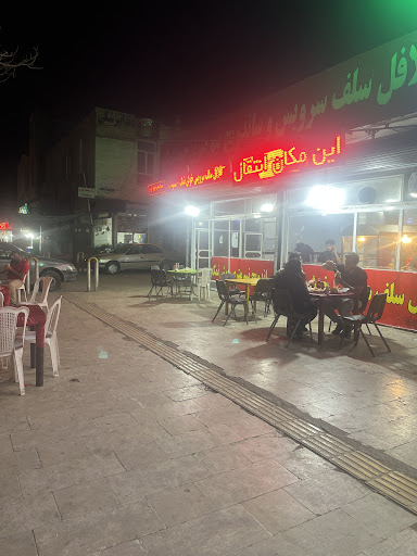 ساندویچ نیم متری و فلافل سلف سرویس خوش نمک